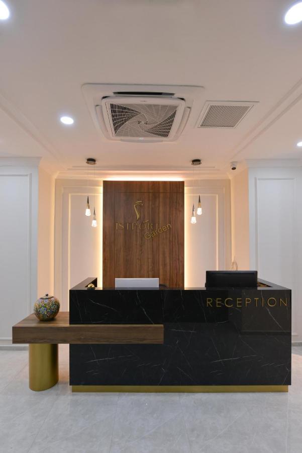 Istport Garden Hotels Arnavutkoy Ngoại thất bức ảnh Reception desk at the Intimissimi store in Milan