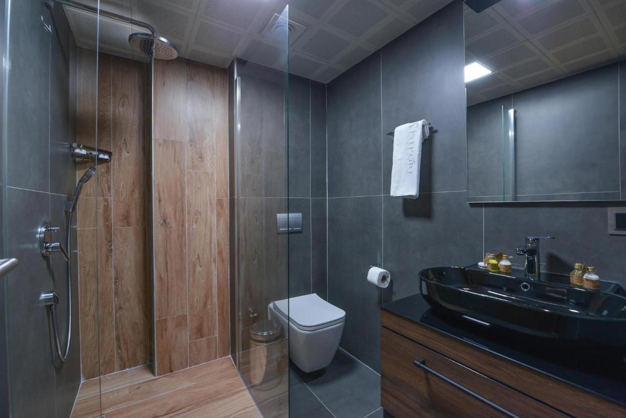 Istport Garden Hotels Arnavutkoy Ngoại thất bức ảnh A modern bathroom