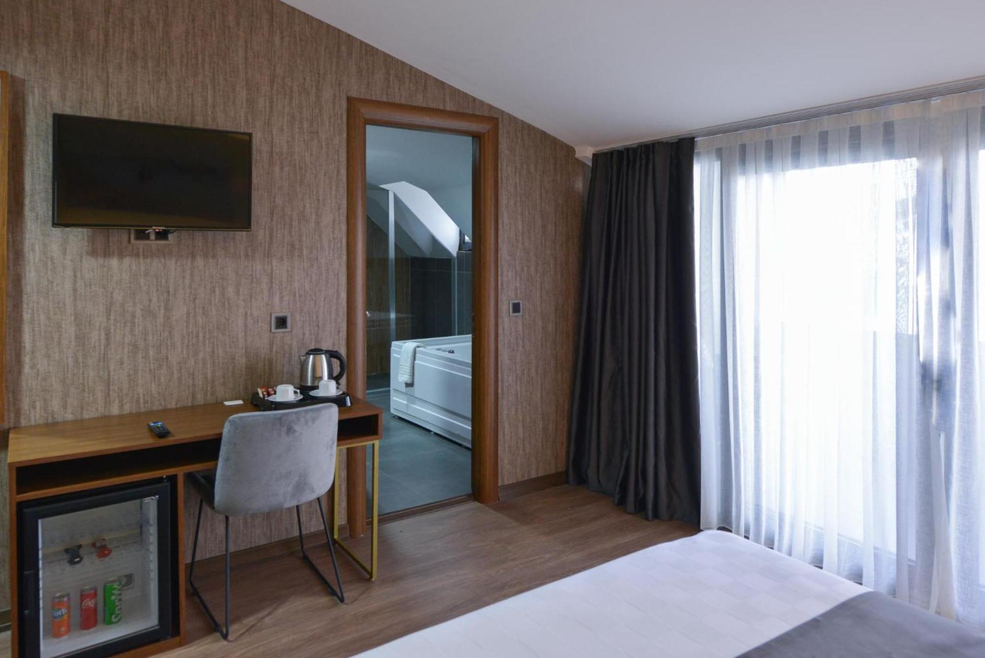 Istport Garden Hotels Arnavutkoy Phòng bức ảnh A room at the hotel